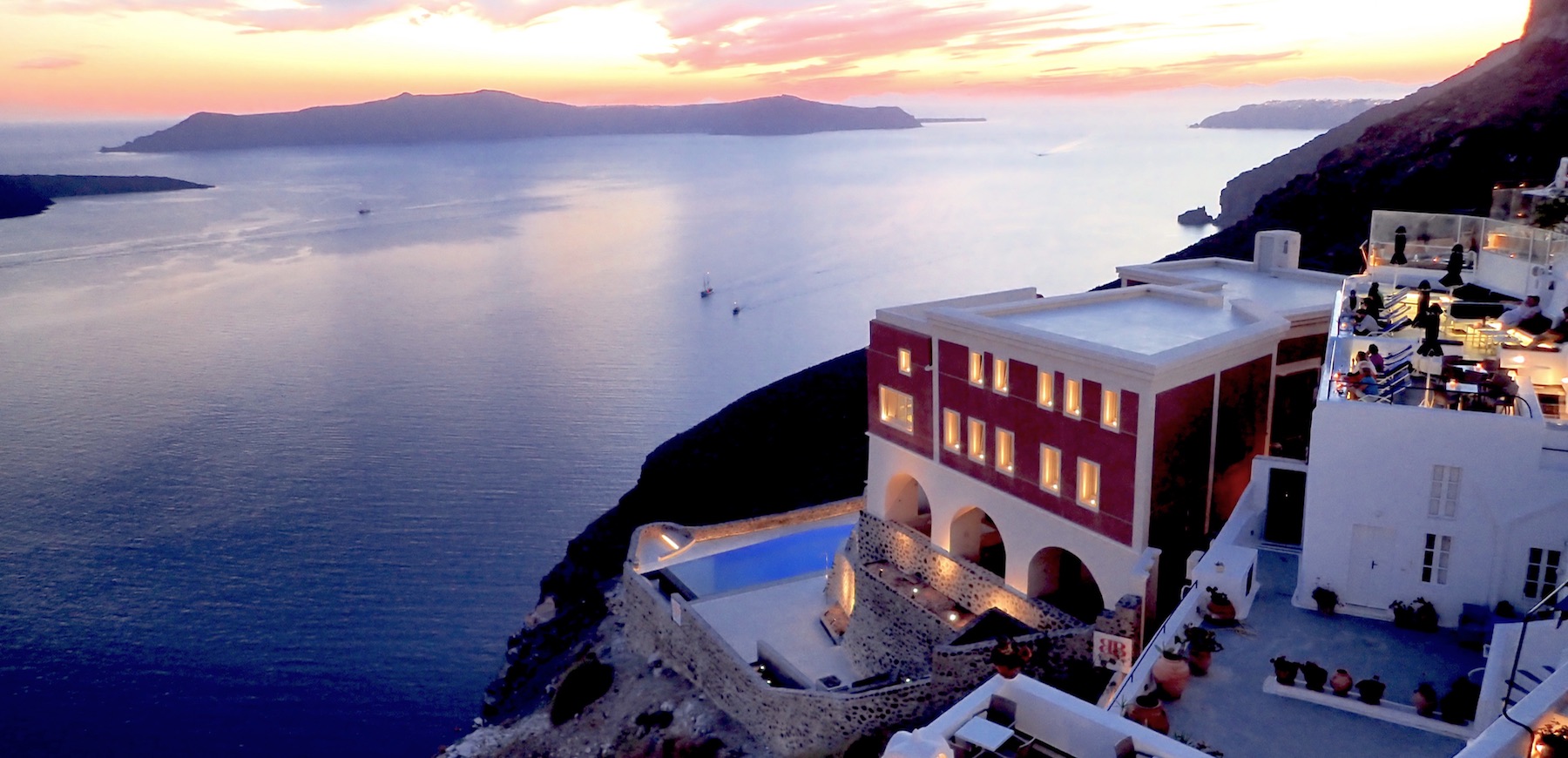 best luxury hotel santorini